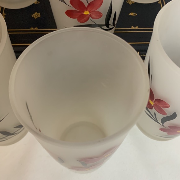 Set of 6 vintage frosted black, red & yellow floral drinking glasses / tumblers - Picture 3 of 9